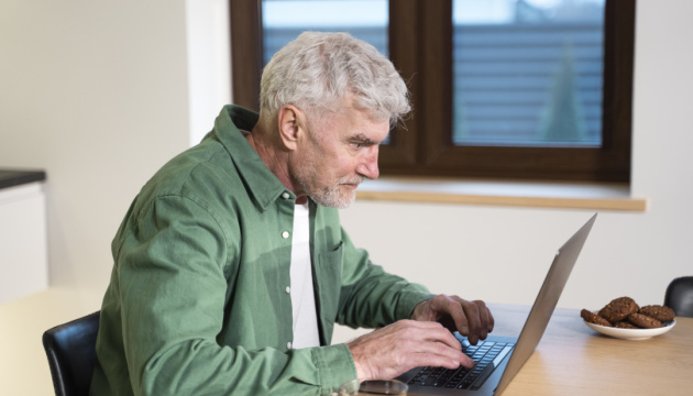 Як не втратити українську пенсію, якщо ви живете за кордоном