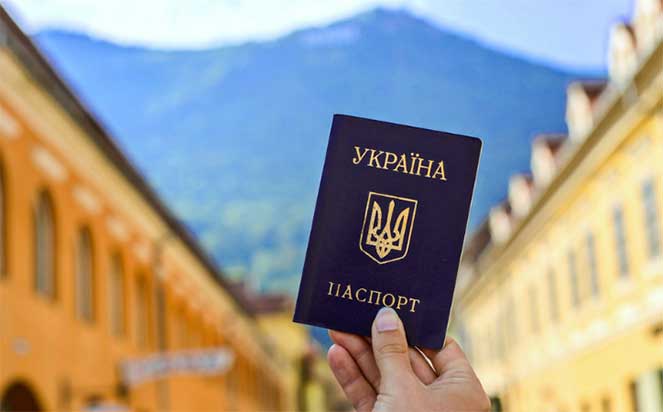 Залишення на постійне проживання за кордоном українців