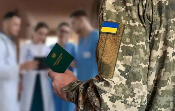Військовослужбовець «поза штатом» через тривале лікування: які виплати зберігаються та яку допомогу можна отримати у 2026 році