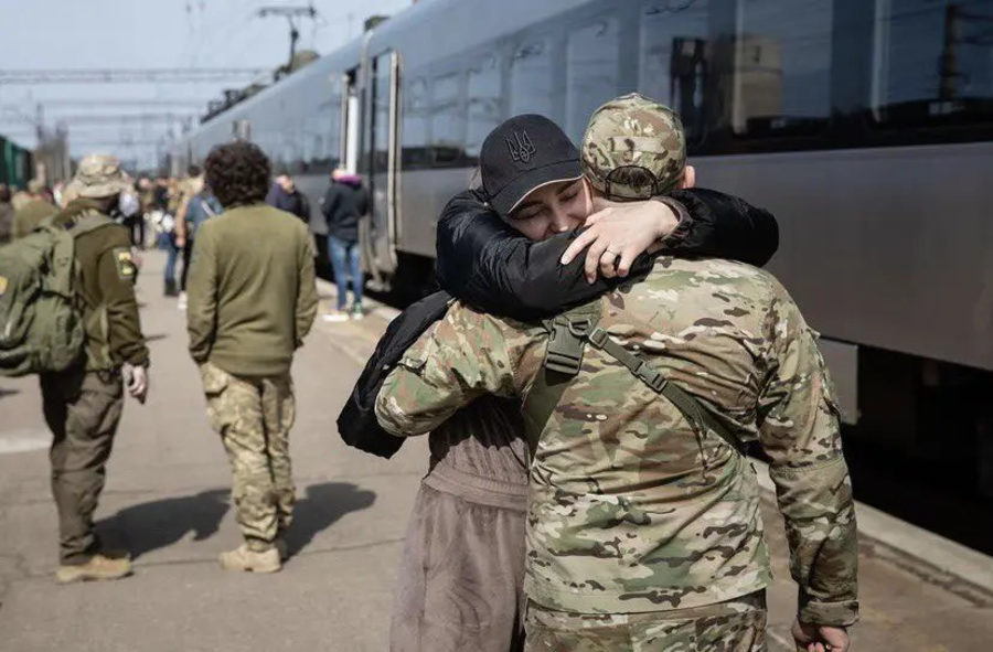 Як родині військовослужбовця офіційно зв’язатися з військовою частиною