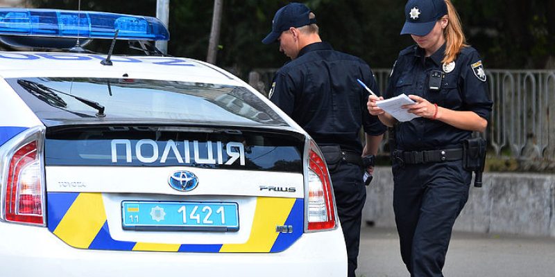 Чи можуть поліцейські зупиняти авто без причини у військовий час?