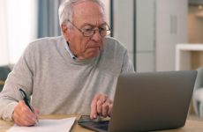 Як не втратити українську пенсію, якщо ви живете за кордоном