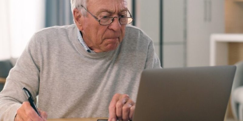 Як не втратити українську пенсію, якщо ви живете за кордоном