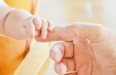 Як встановити батьківство після смерті чоловіка: поради адвоката
